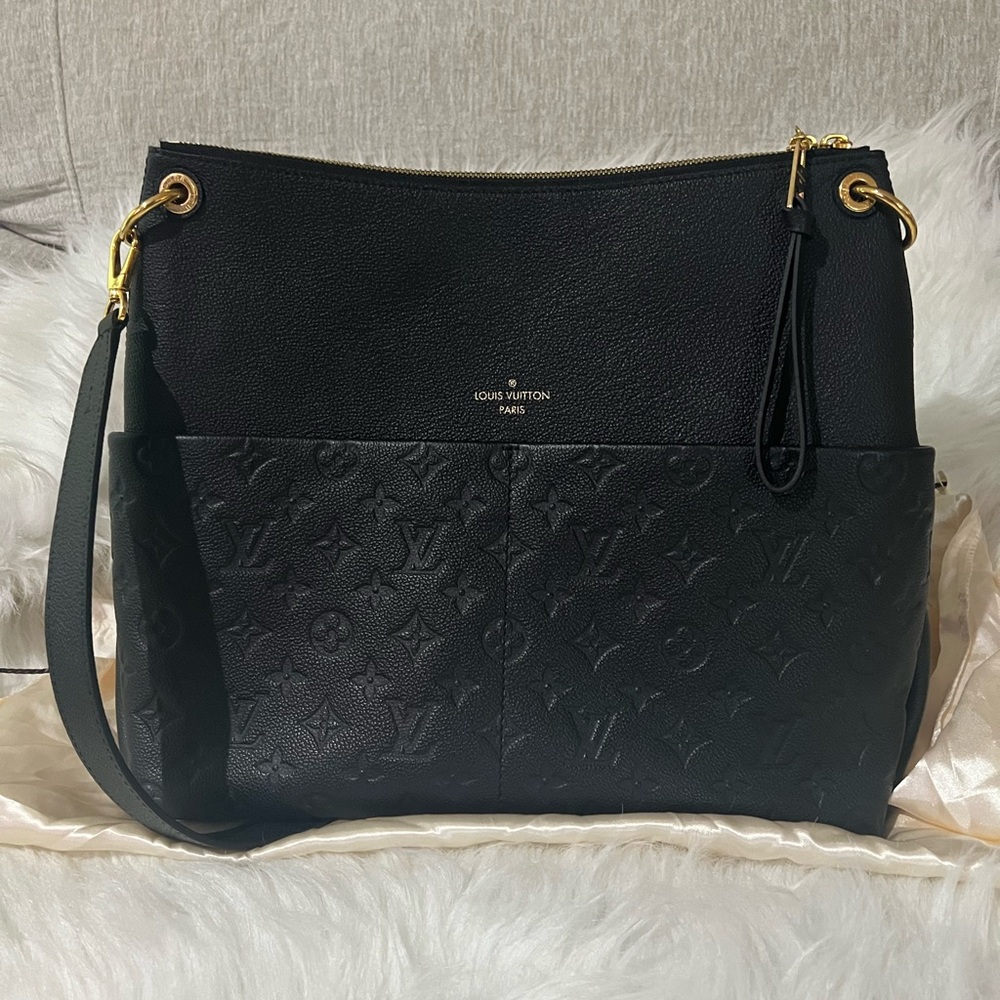Louis Vuitton Madia Hobo in black empertine